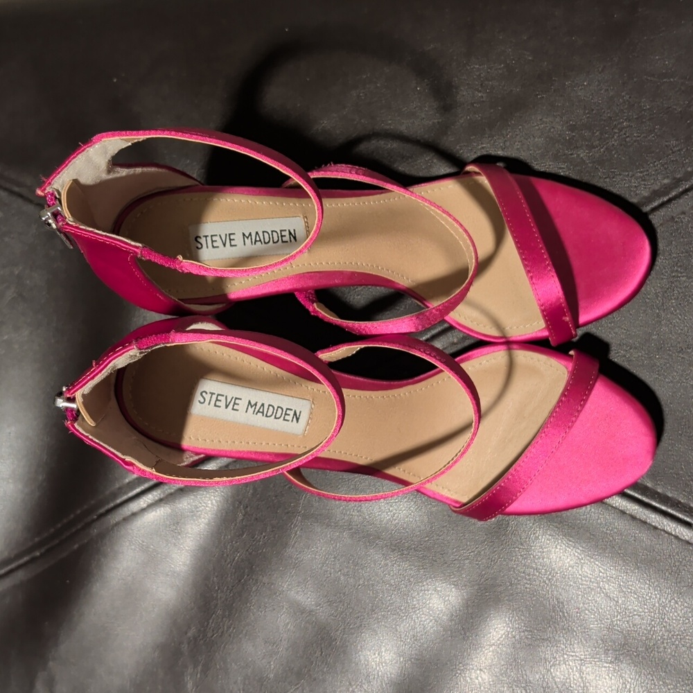 BRAND NEW Steve Madden Fuchsia Strappy Heels